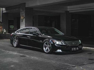 “社会大哥姿态”雷克萨斯LS改装AIRBFT空气悬挂