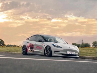 草莓熊风格 特斯拉model3改装AIRBFT空气悬挂案例