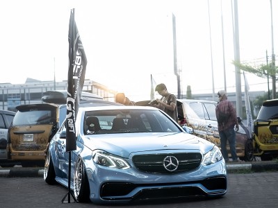 奔驰W212空气悬挂改装:优雅与姿态的完美对话