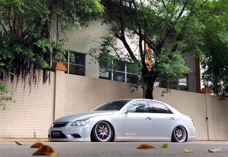 丰田锐志改装AIRBFT气动避震姿态风格
