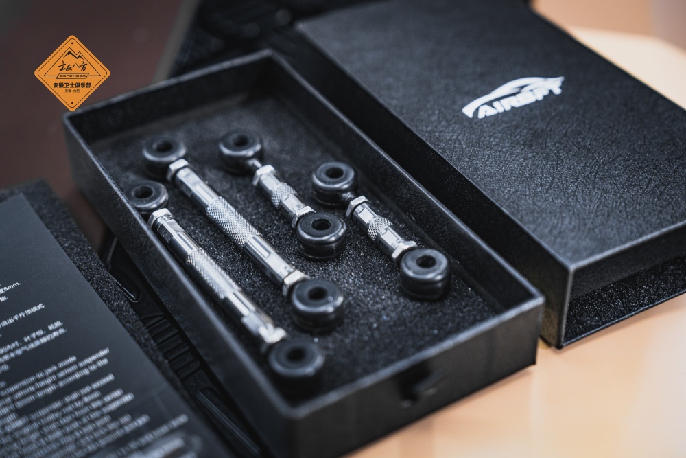 新款路虎卫士安装AIRBFT升高狗骨拉杆