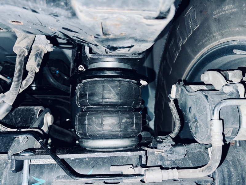 硬核升级！福特烈马搭载 AIRBFT4x4 承载气囊套件 兼顾载重与越野质感